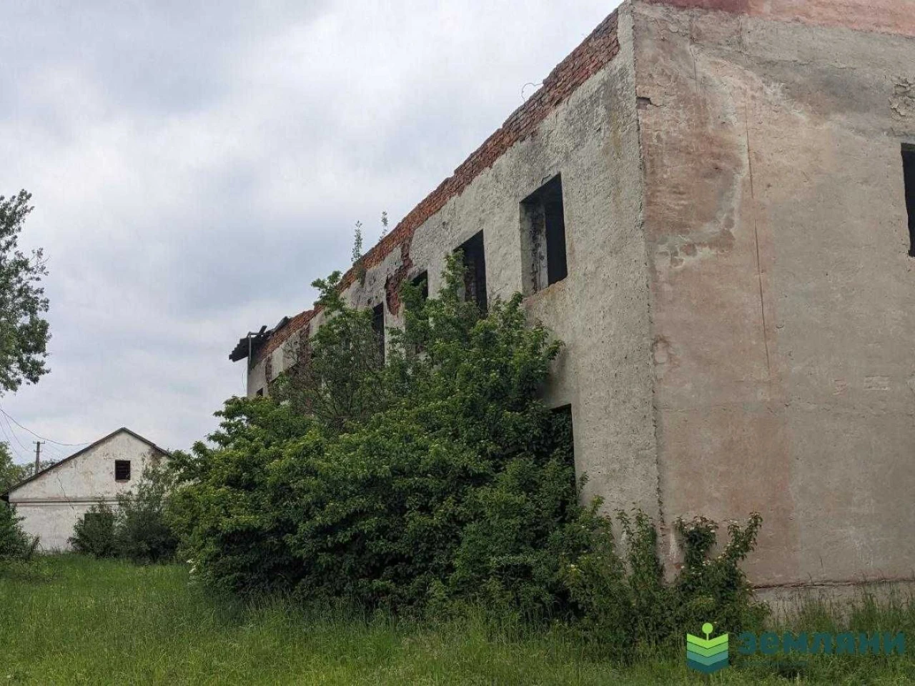 Промислове приміщення 2635 м2 та зем. ділянка 4 га (4)