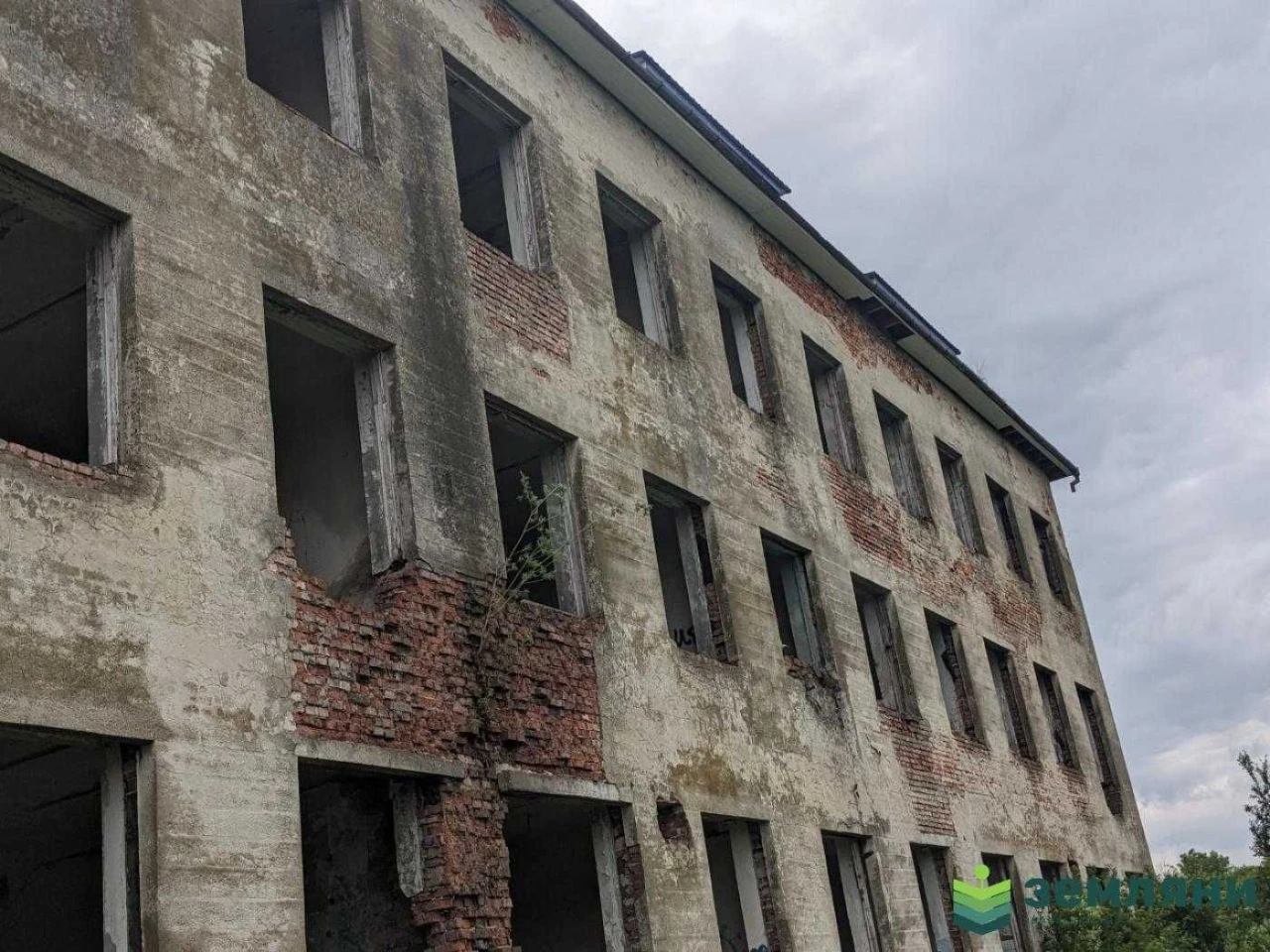 Промислове приміщення 2635 м2 та зем. ділянка 4 га (4)
