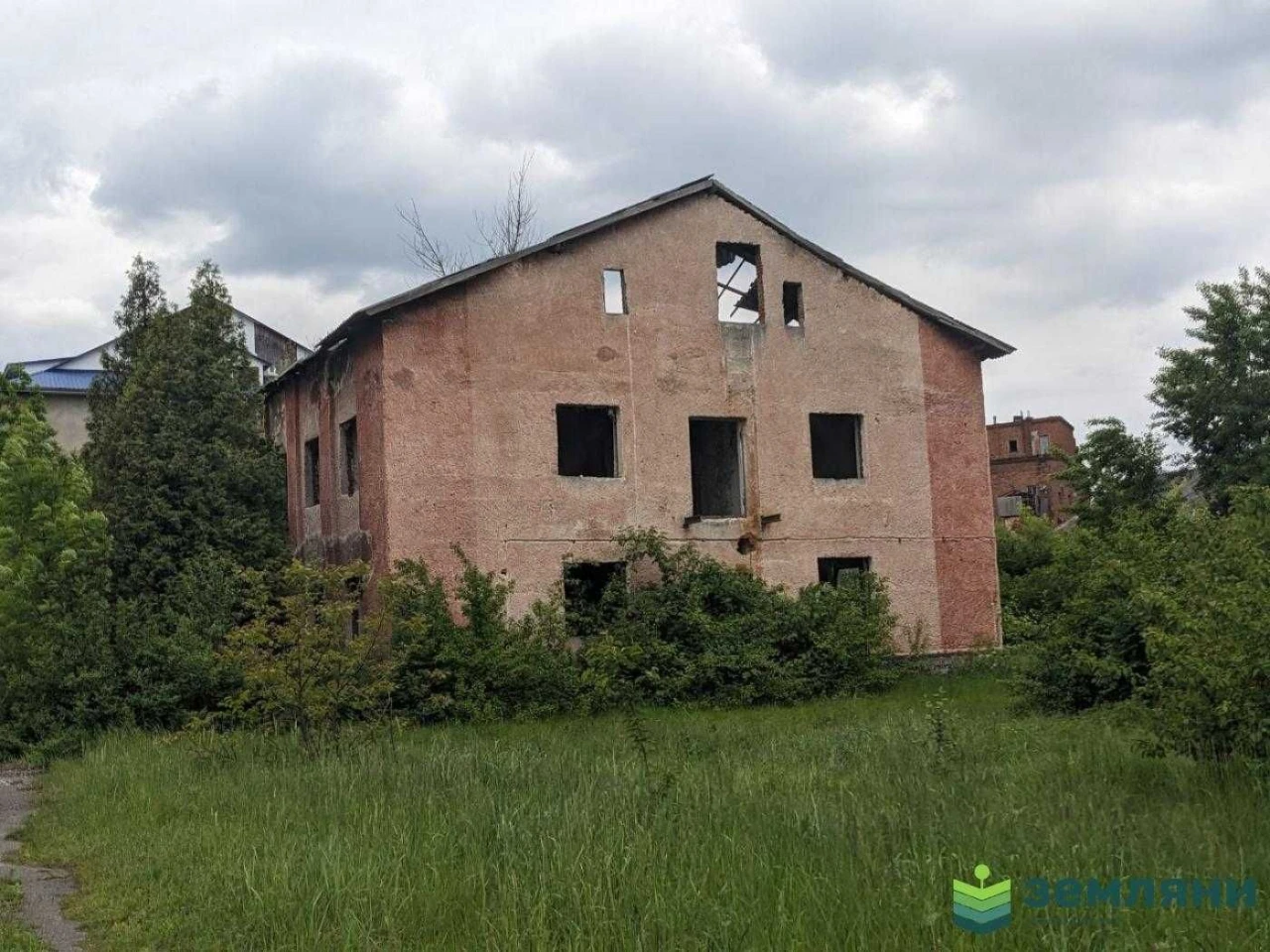 Промислове приміщення 2635 м2 та зем. ділянка 4 га (4)