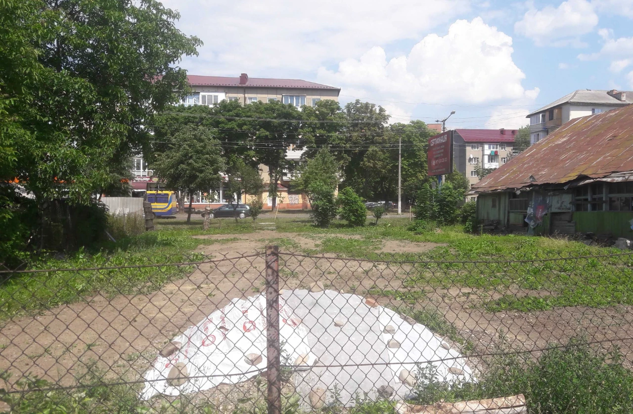 Продаж земельної ділянки під комерційну забудову