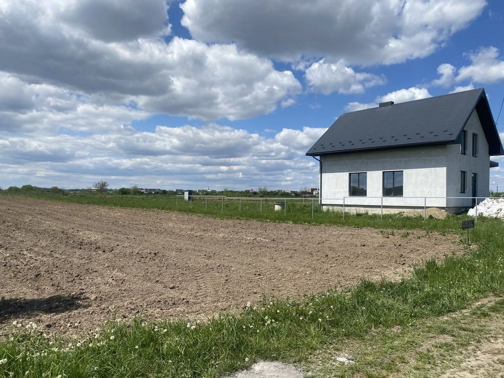 Продається земляна ділянка 5 км від центру  1200м(0.12га)вла