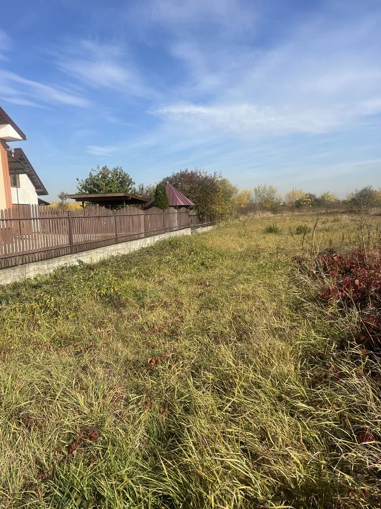 Продам земельну ділянку в селі  Підлісся