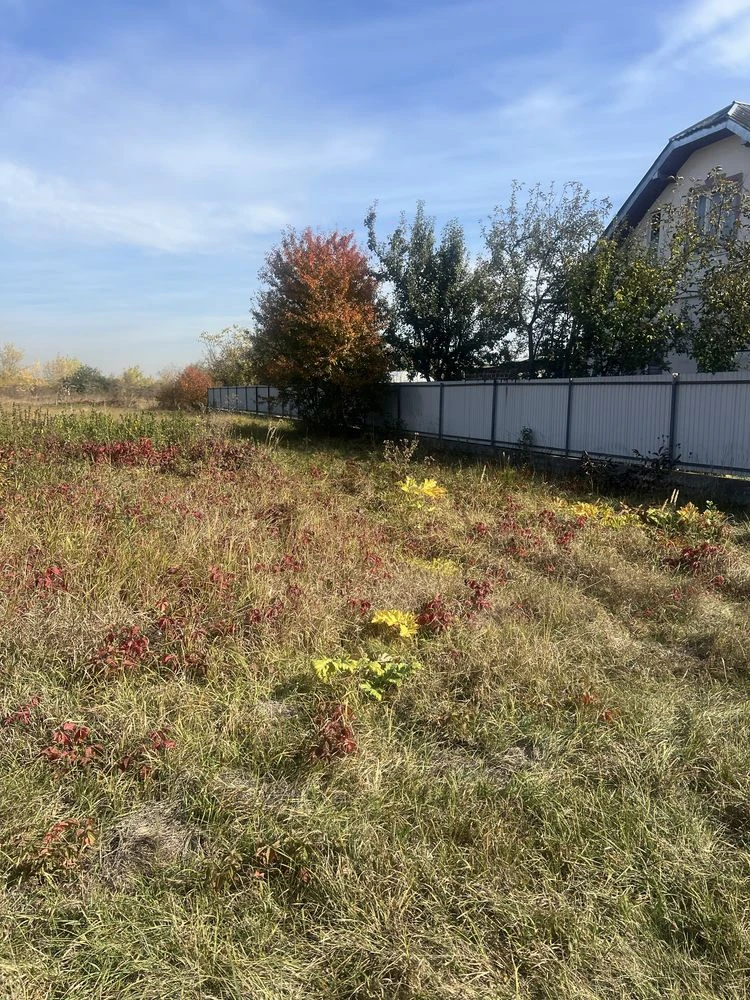 Продам земельну ділянку в селі  Підлісся
