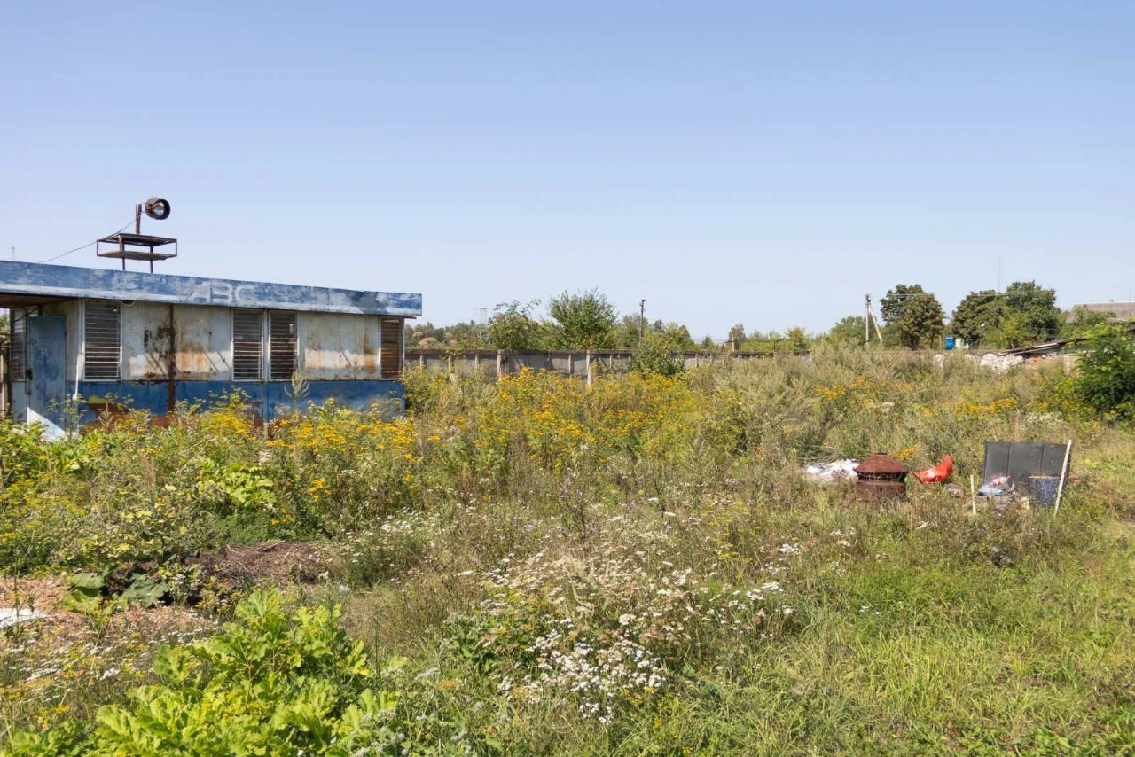 Продаж ферми з підсобними приміщеннями