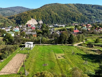 Ділянка. Яремче, Героїв України вул.