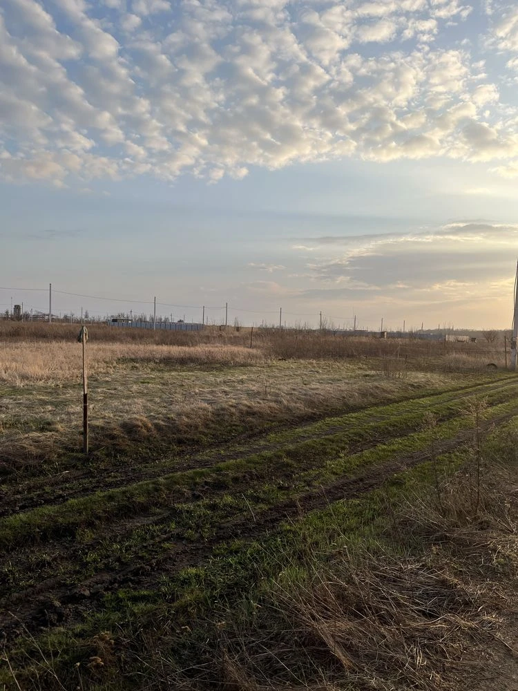 Земельна ділянка від власника зі світлом