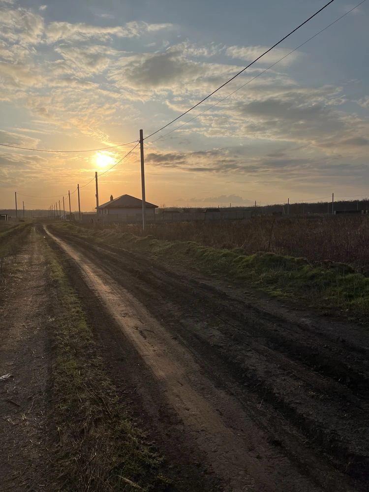 Земельна ділянка від власника зі світлом