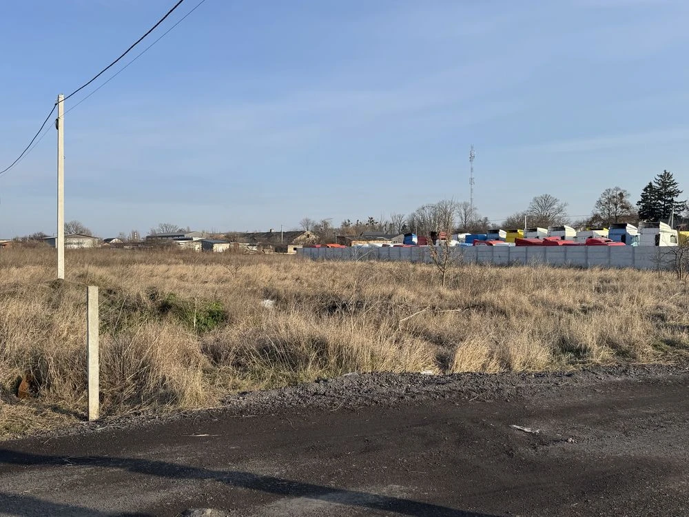 30 соток Військбуд підходить під комерцію.