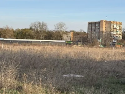 Військбуд неподалік АТБ