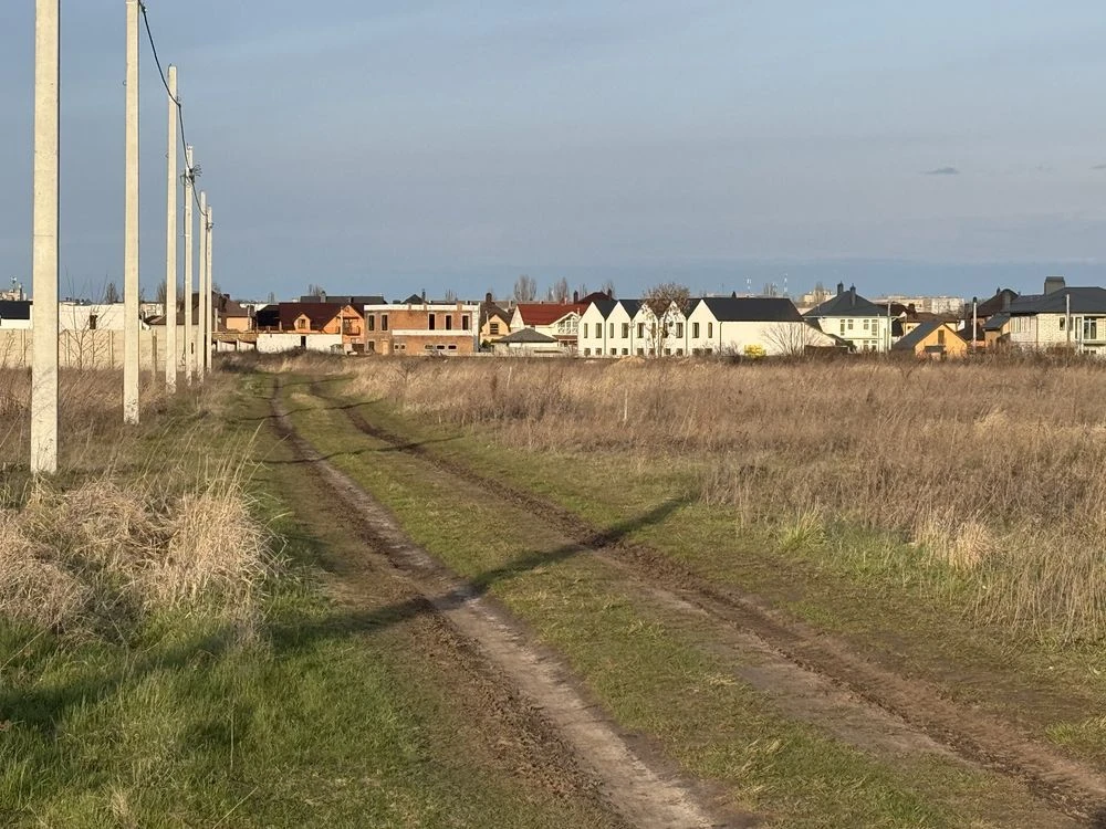 Військбуд неподалік АТБ