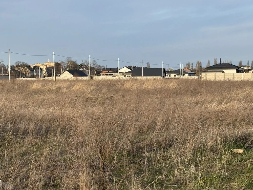 Військбуд неподалік АТБ