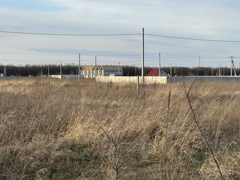 Військбуд неподалік АТБ