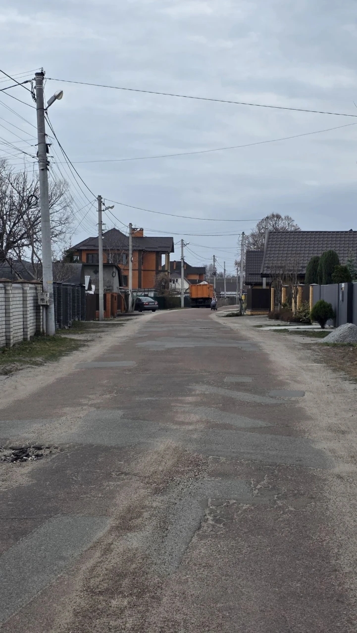 Ділянка 10 соток в ЦЕНТРІ МІСТА з електрикою .