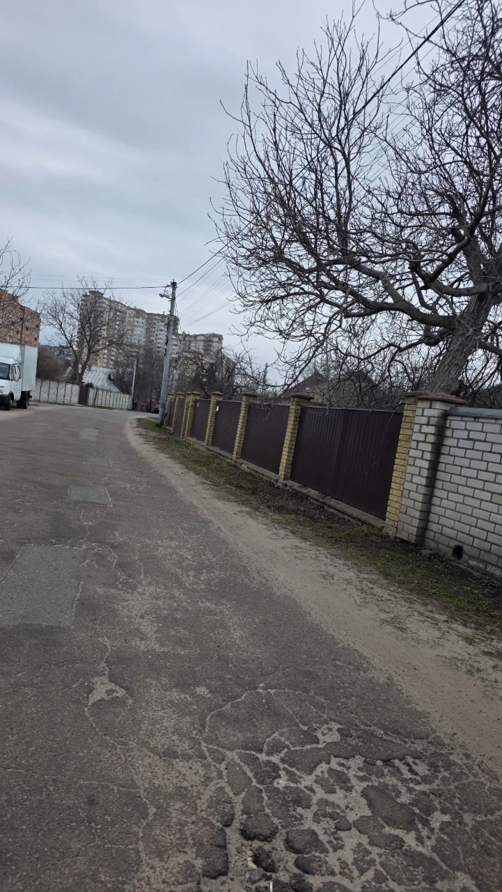 Ділянка 10 соток в ЦЕНТРІ МІСТА з електрикою .