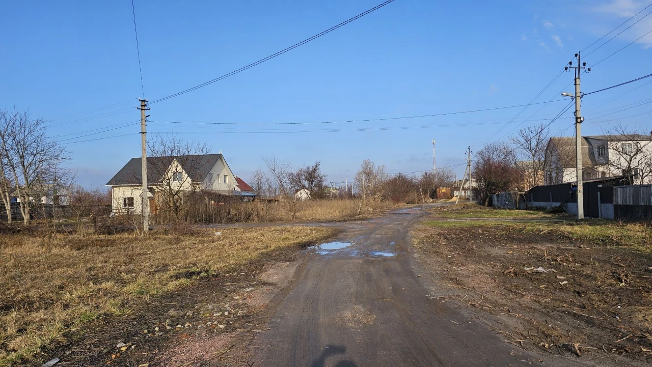 Ділянка 10 соток в мікрорайоні НЕСТЕРІВКА,  на забудованій в