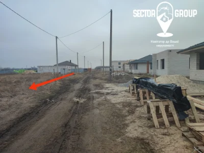 12 соток біля Польової, напроти Царського села
