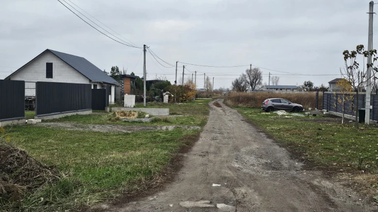 Ділянка  поруч з КИЇВСЬКИМ ШЛЯХОМ по вулиці  Лобановського 1