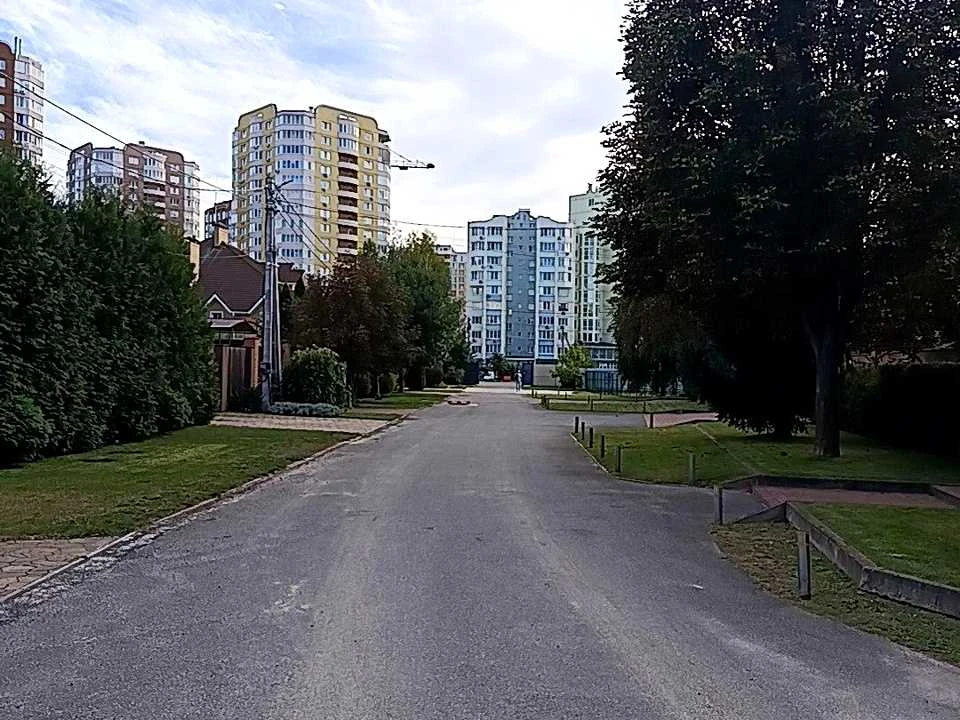 Ділянка. Бровари, Драгоманова вул.
