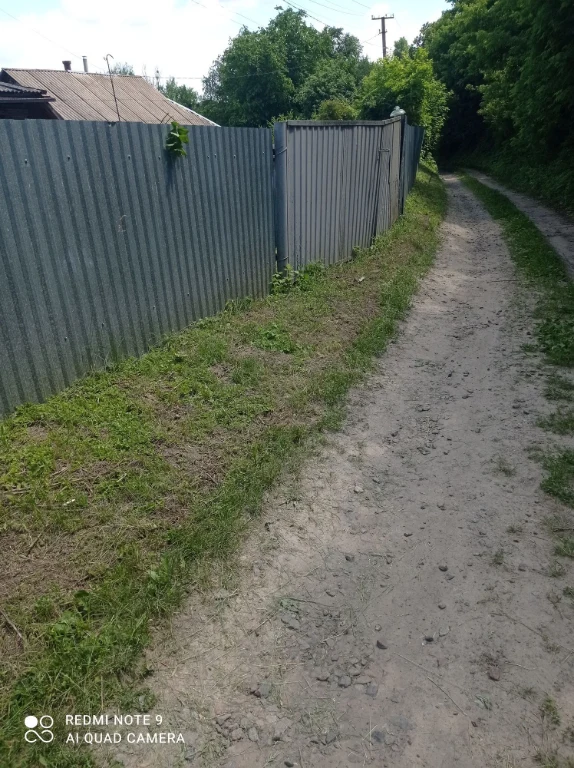 Земельна ділянка з будинком та прибудовами