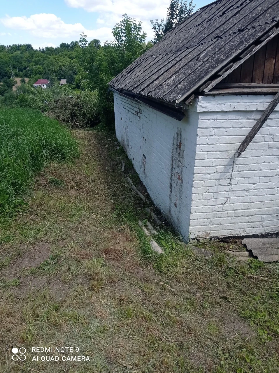 Земельна ділянка з будинком та прибудовами