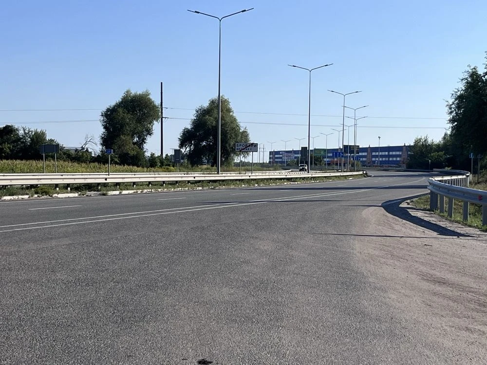 72сот. широкий фасад,фасад окружної Броварів,біля Розетки
