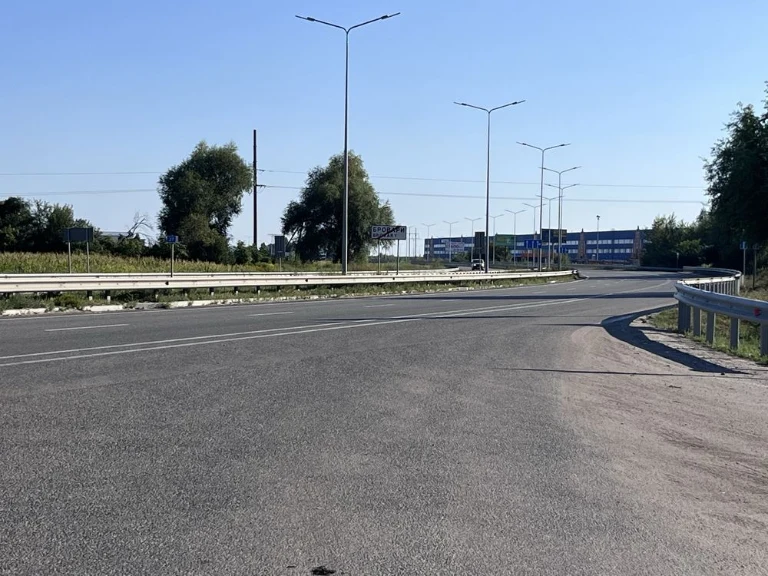 72сот. широкий фасад,фасад окружної Броварів,біля Розетки
