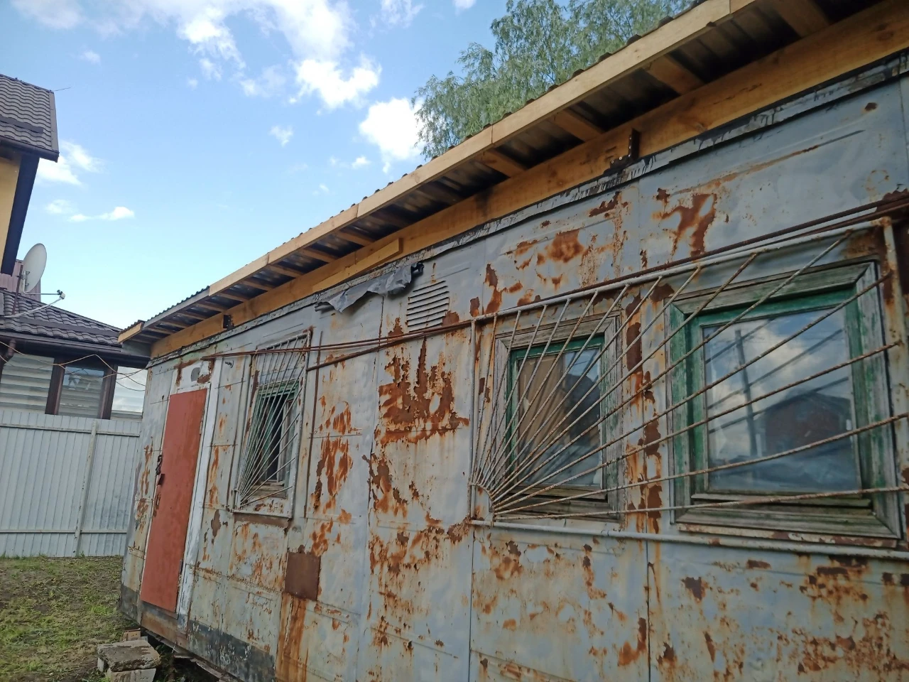 Ділянка від господаря без  комісії, 10 хв.   від метро .Лісо