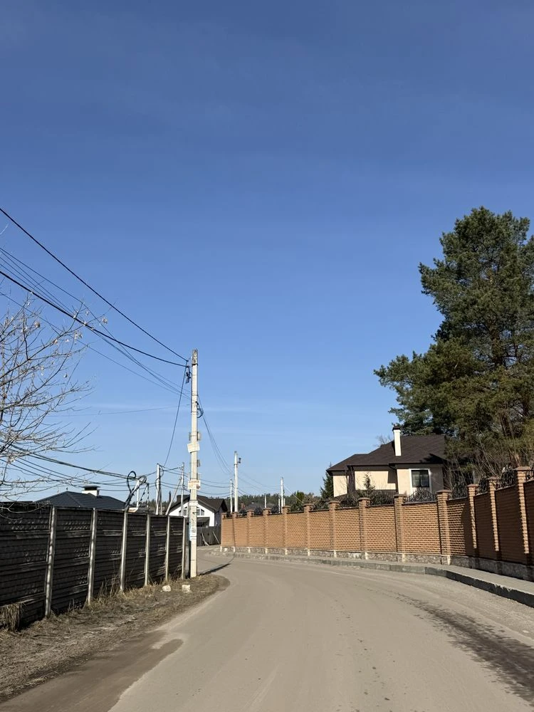 Бровари Зел.поляна-2, ділянка 10сот, сусіди будуються