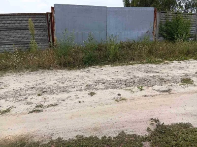 20 соток за Хлібзаводом. з парканом і цоколем.