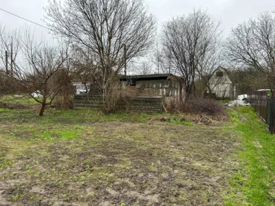 Продам ділянку 5 соток у Василькові з будівлею