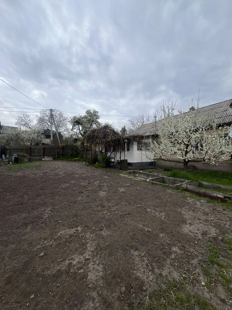 Продам ділянку з будинком в м Вишгород
