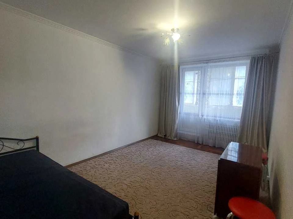 Apartment. Kharkiv, Peremohy Avenue.