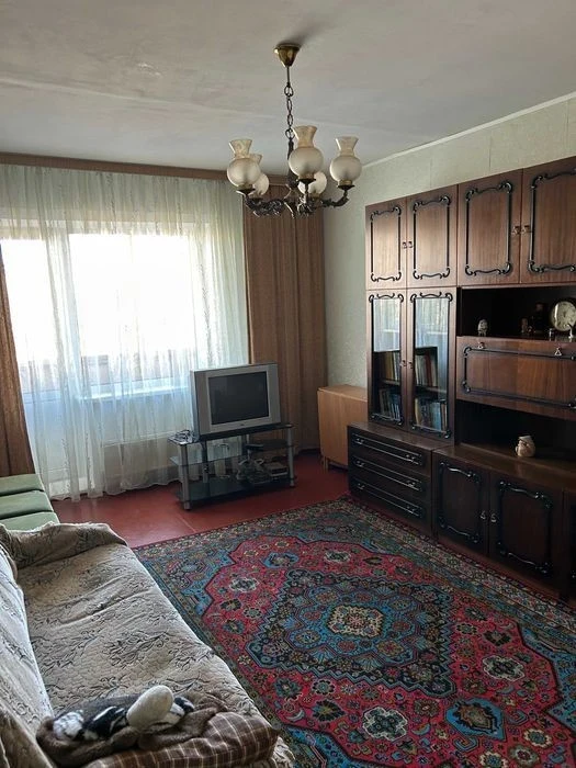 Three-room apartment at Verbytskoho 24, no commission, Kharkivska metro station