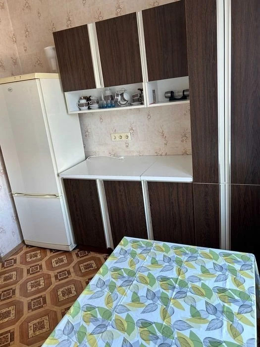 Three-room apartment at Verbytskoho 24, no commission, Kharkivska metro station