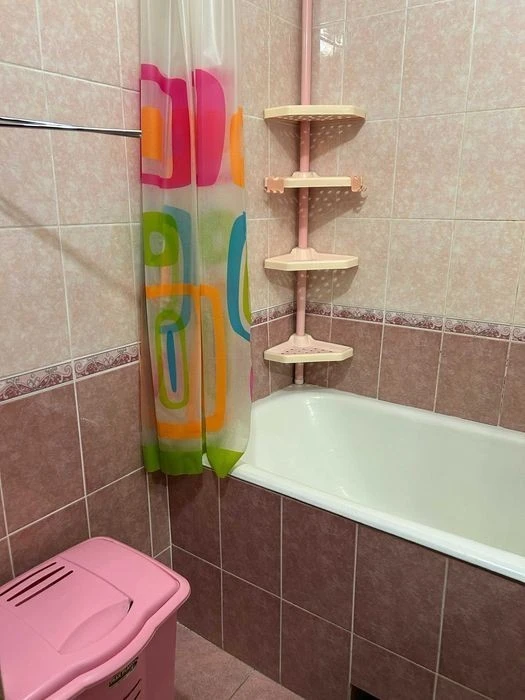 Three-room apartment at Verbytskoho 24, no commission, Kharkivska metro station