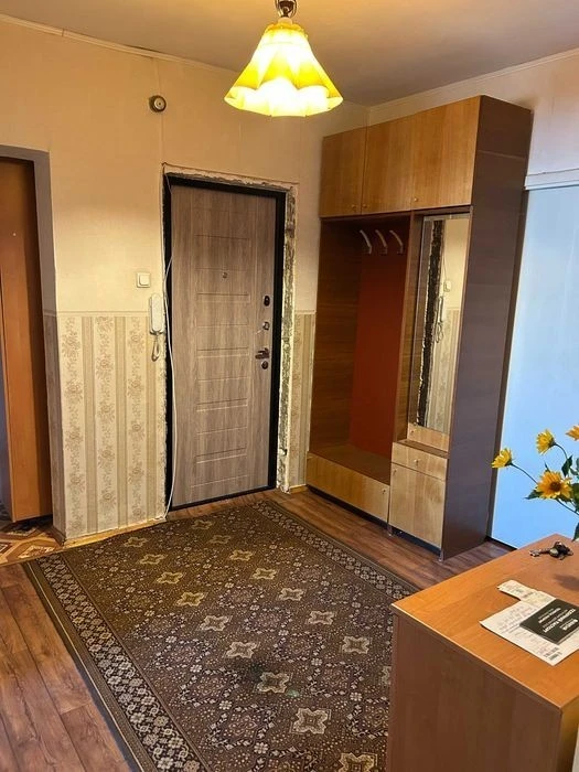 Three-room apartment at Verbytskoho 24, no commission, Kharkivska metro station
