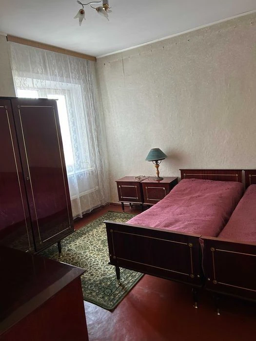 Three-room apartment at Verbytskoho 24, no commission, Kharkivska metro station