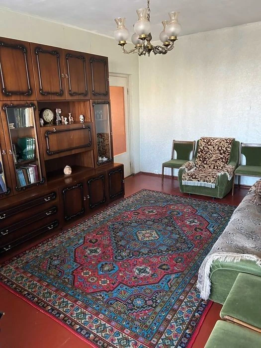 Three-room apartment at Verbytskoho 24, no commission, Kharkivska metro station