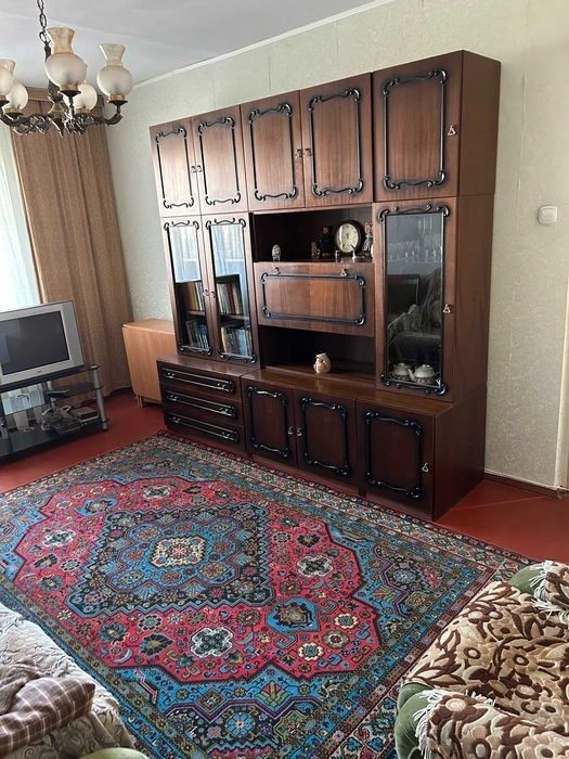 Three-room apartment at Verbytskoho 24, no commission, Kharkivska metro station
