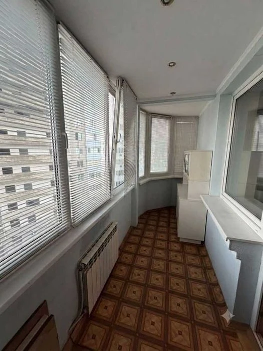 For sale 1 room 54m2 St. Sim'yi Steshenkiv 7