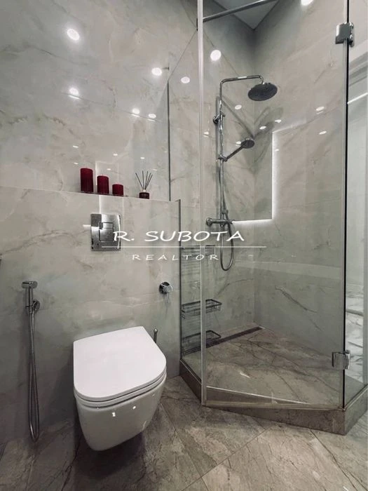 ID 3163 Продается 3.к. ЖК Комфорт Сити в 80м2 в центре Днепр