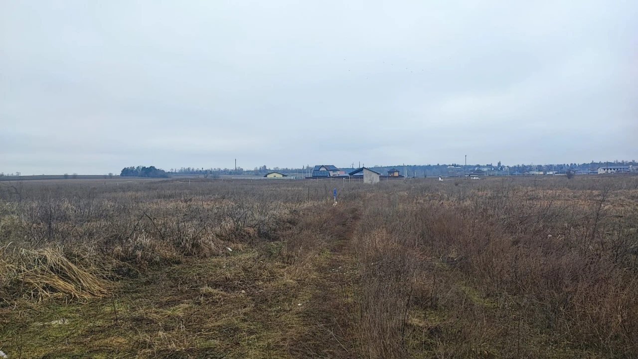 Продаж 30 соток з призначенням садівництво.