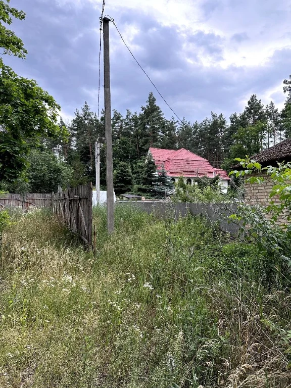 Ділянка з центральними комунікаціями в тихій місцевості Ірпе