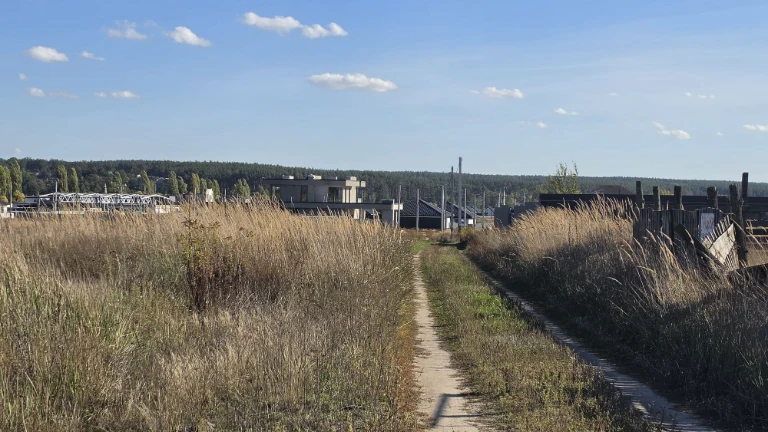 Ділянка 10 соток (поле біля дресирувального центру Дред)