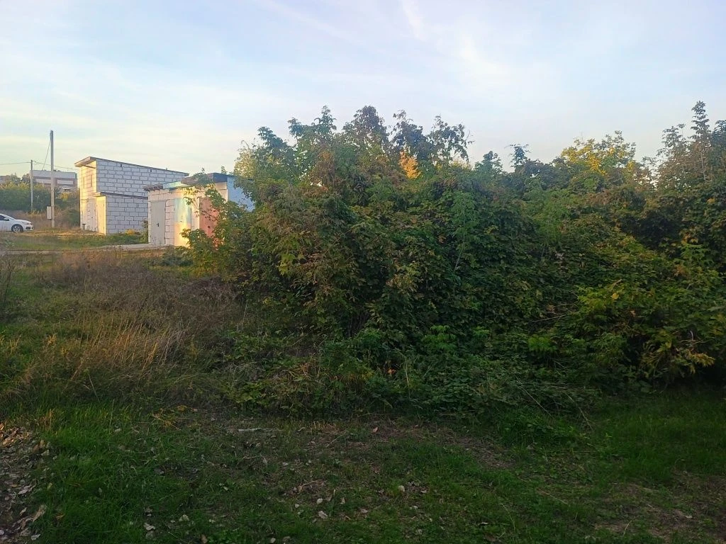 Продам два участка під будівництво гаража, або під комерцію