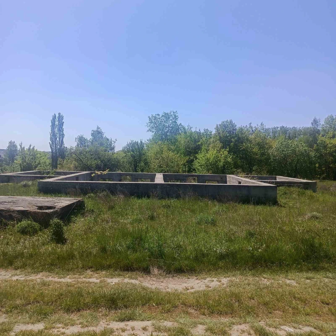 Продаються земельна ділянка,з архітектурним планом  з дозвіл