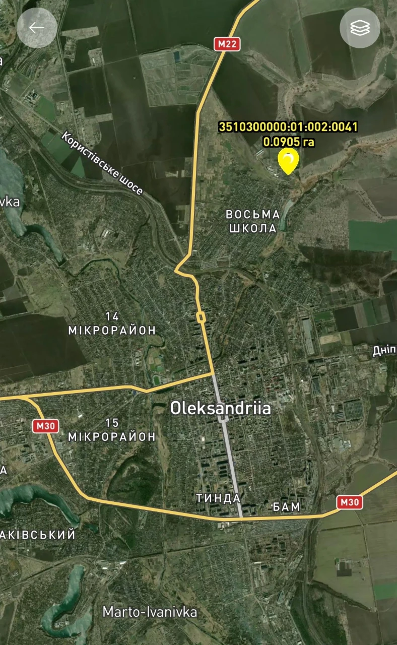 Земельна ділянка на березі озера під будинок.