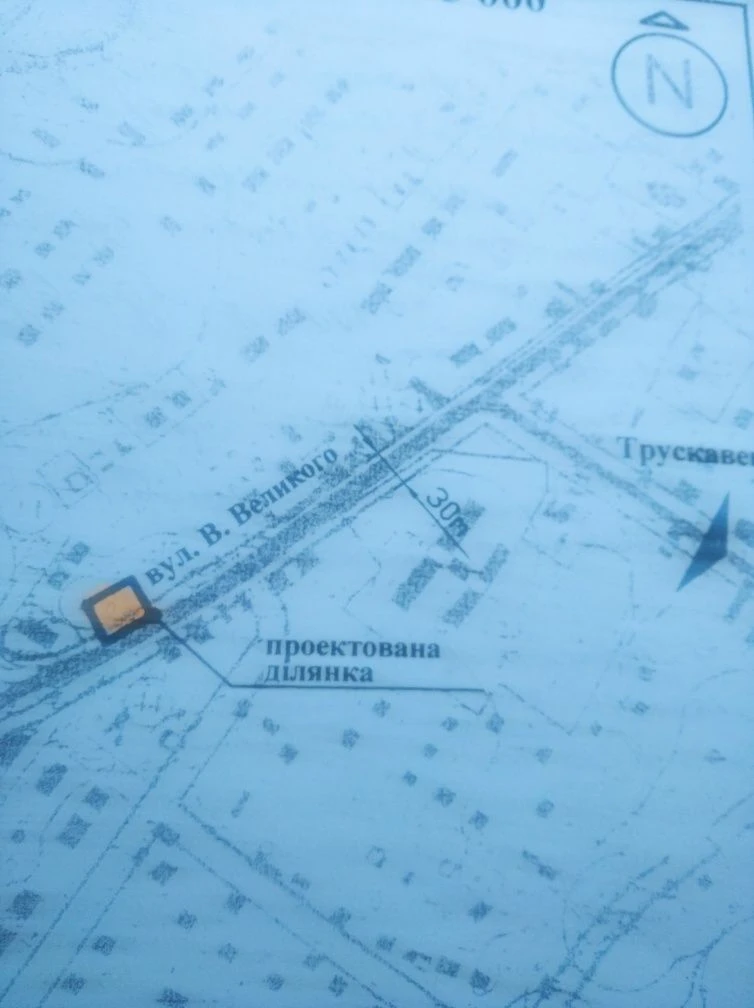 Незавершене будівництво під торгівлю, земельна ділянка майже