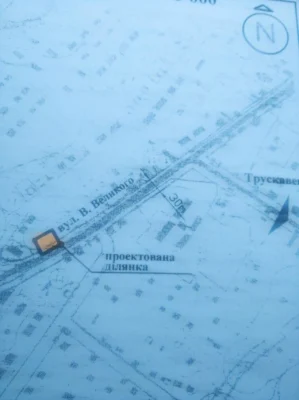 Незавершене будівництво під торгівлю, земельна ділянка майже