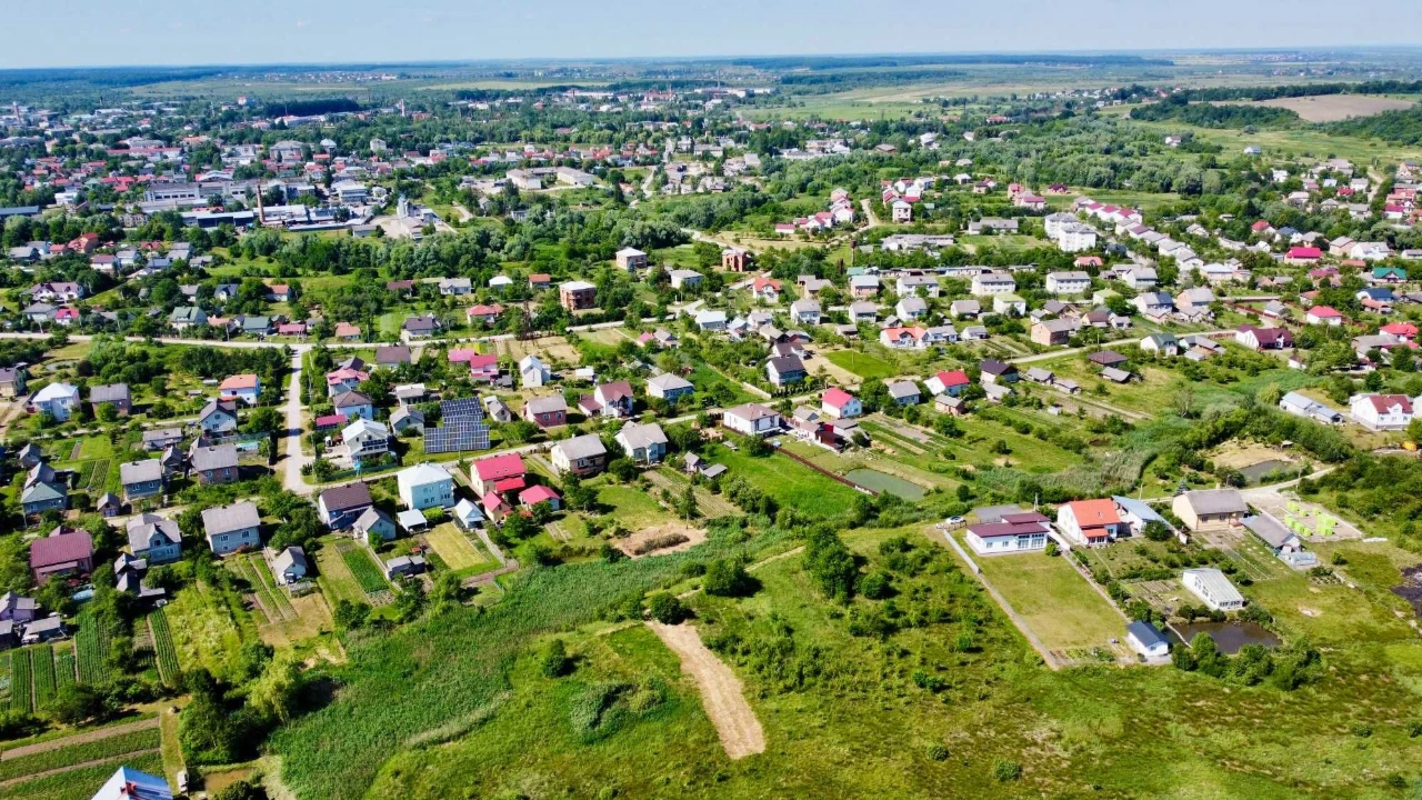 Пропозиція ділянки 15 сот. під будівництво в передмісті Дрог